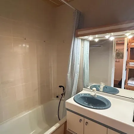 Au Pied Des Pistes Avec Parking - Fr-1-814-114 *