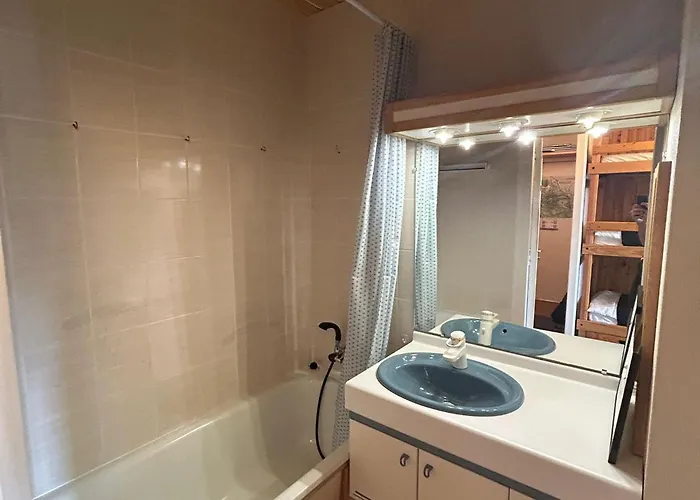 Au Pied Des Pistes Avec Parking - Fr-1-814-114 *